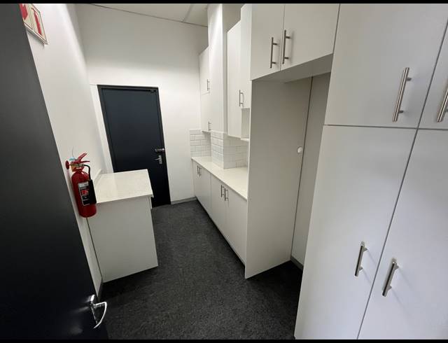 320M² OFFICE TO LET IN OBSERVATORY